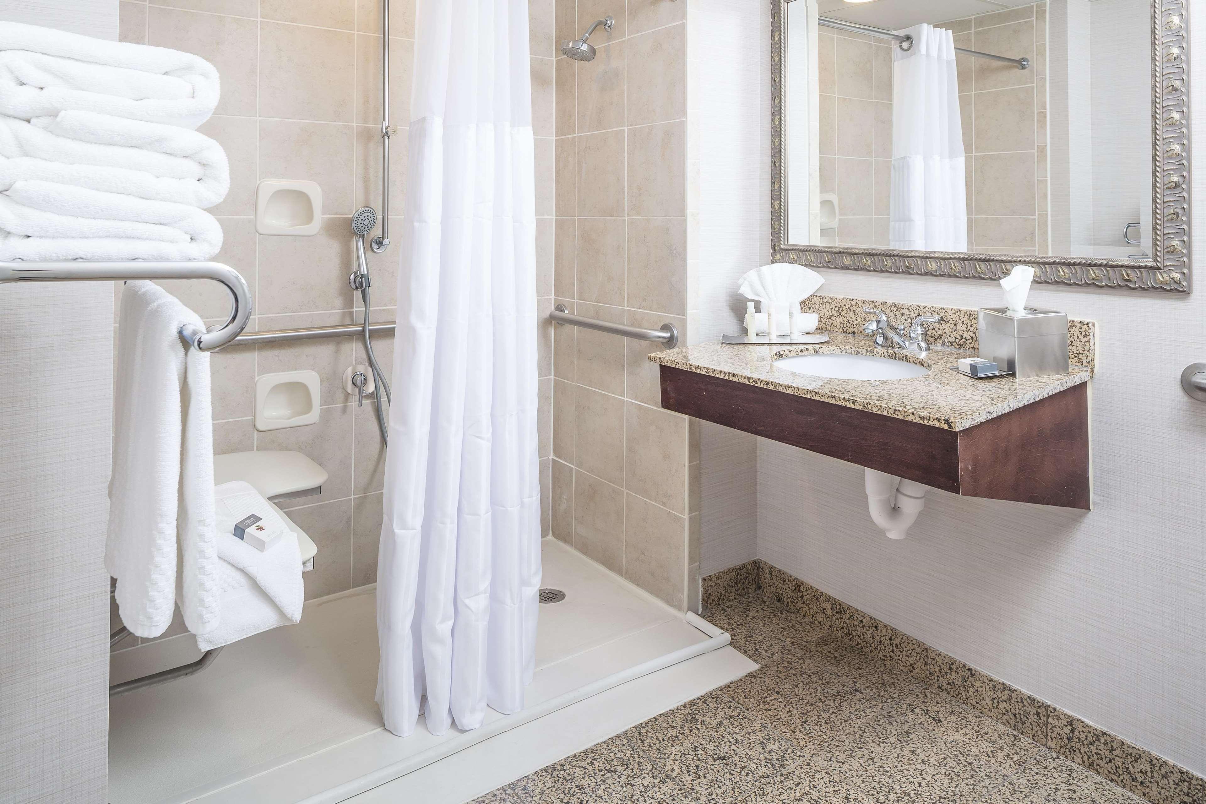 Hotel Doubletree By Hilton Boston-Milford Exteriér fotografie